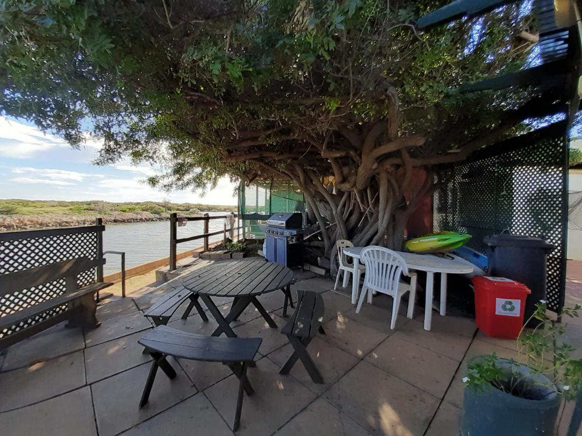 Pelican Point Waterfront Resort Formerly Carnarvon Beach Retreat Esterno foto