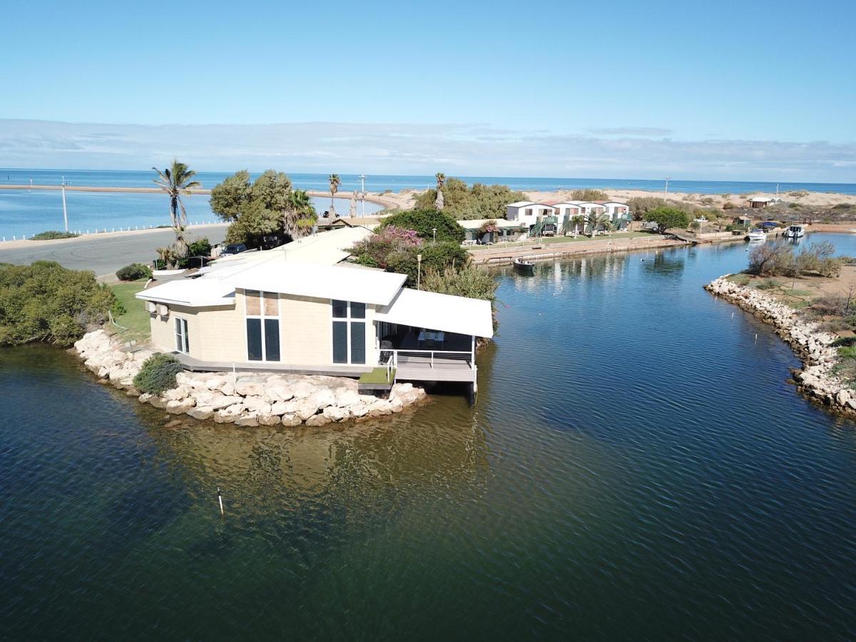 Pelican Point Waterfront Resort Formerly Carnarvon Beach Retreat Esterno foto