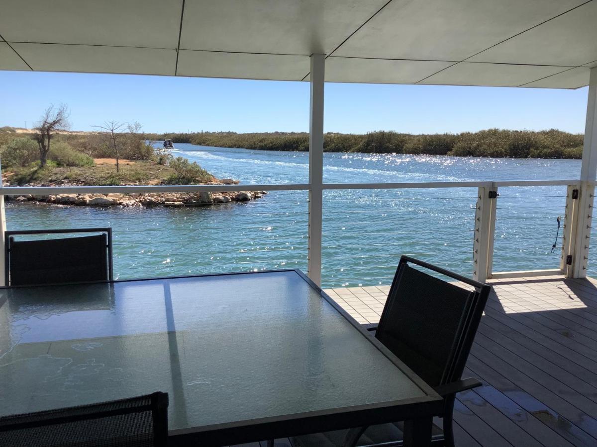 Pelican Point Waterfront Resort Formerly Carnarvon Beach Retreat Esterno foto