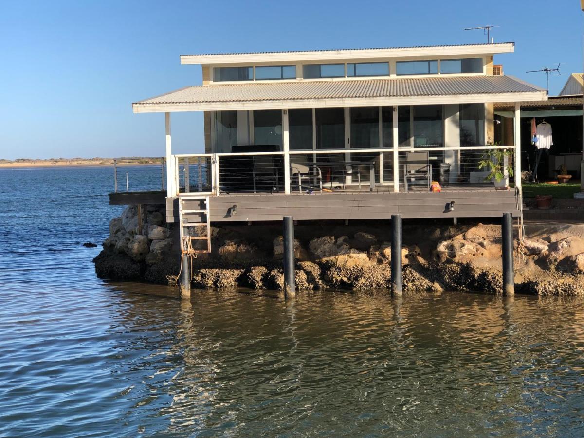 Pelican Point Waterfront Resort Formerly Carnarvon Beach Retreat Esterno foto